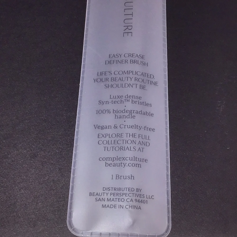 Complex Culture Easy Crease Definer Brush NEW